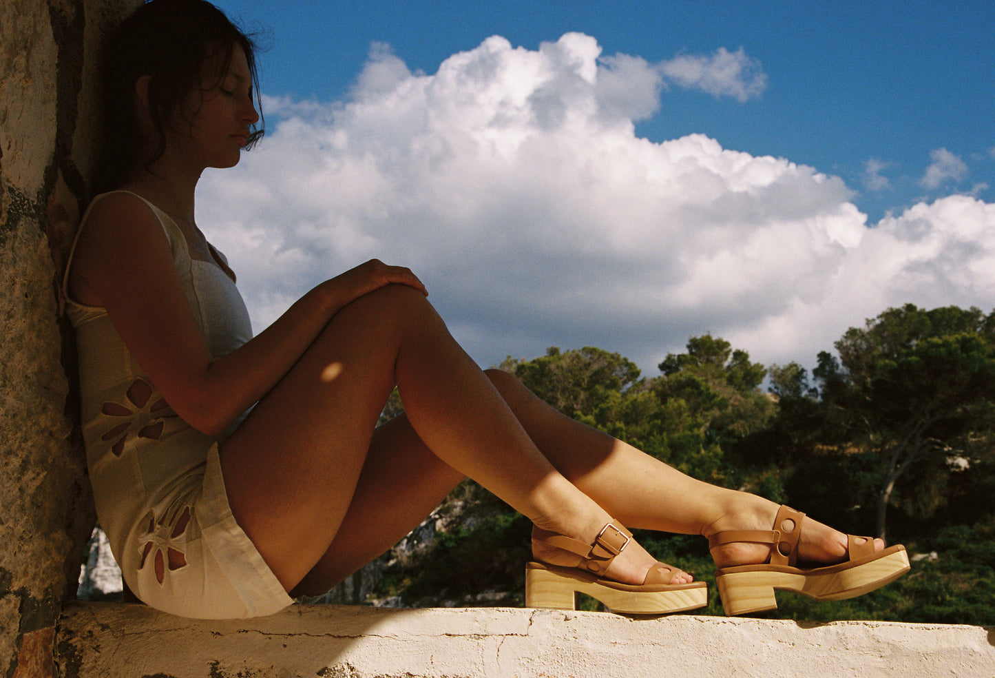 FULL MOON WEDGE SANDAL TAN